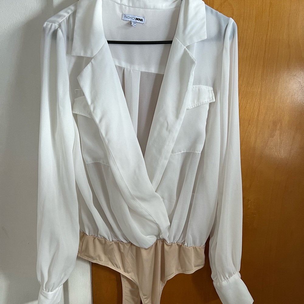 One piece low-cut blouse